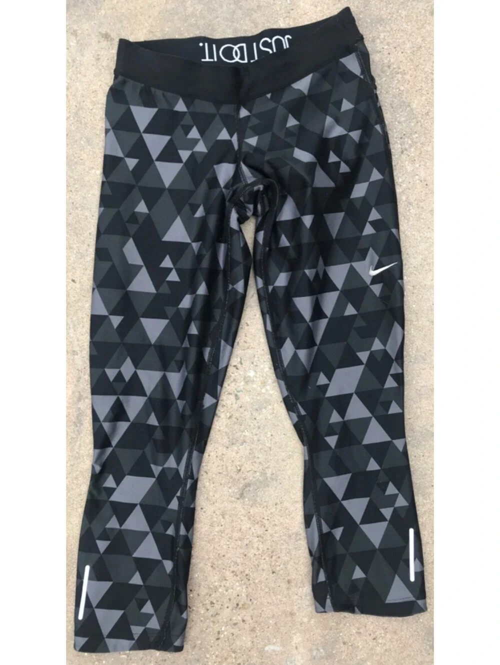 Nike Womens Running Yoga Training Capri Tights Dri-Fit Triangle Print S Grey/Blk